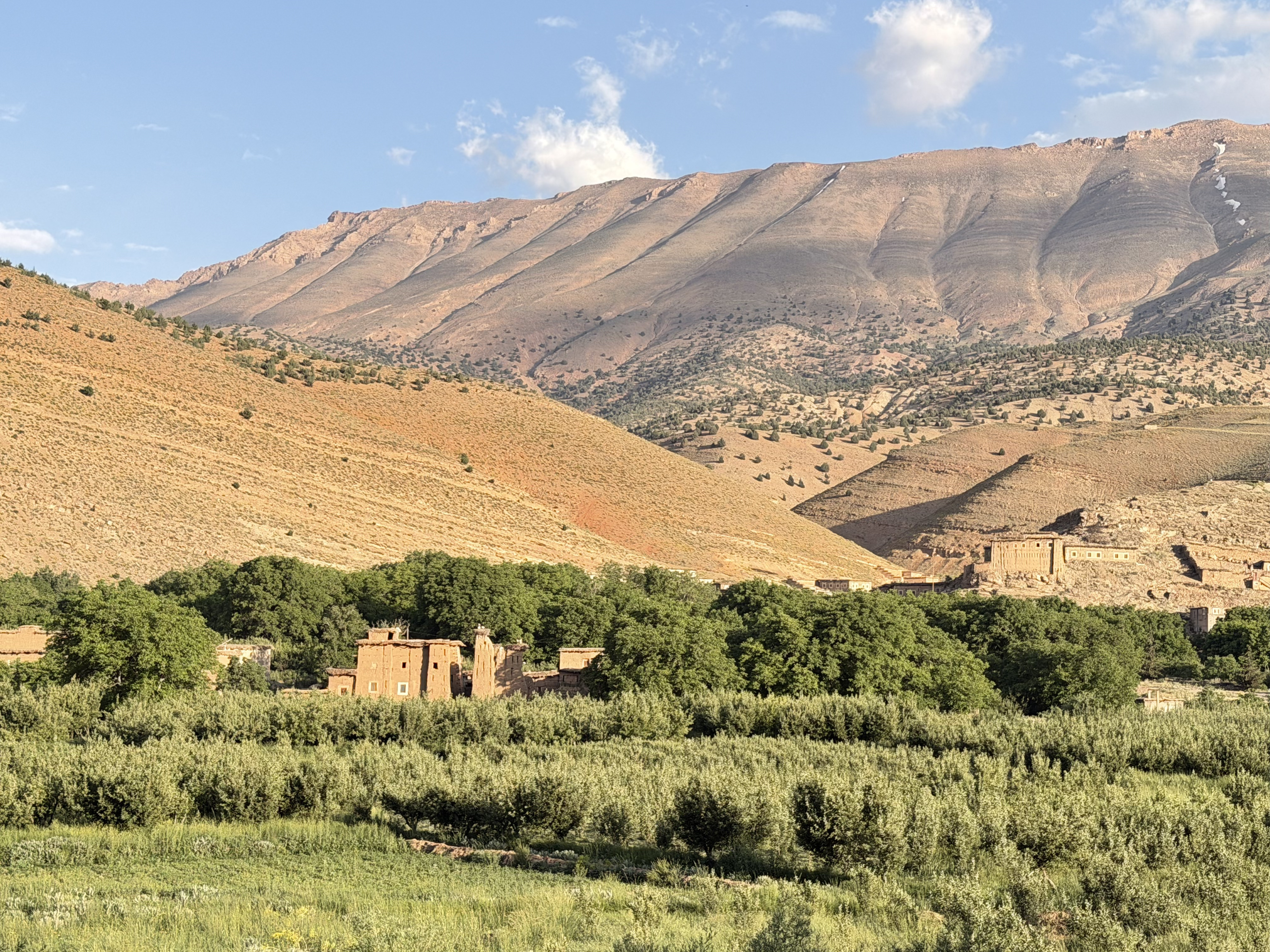 Weite Landschaft des Aït Bougmez Tals im Hohen Atlas